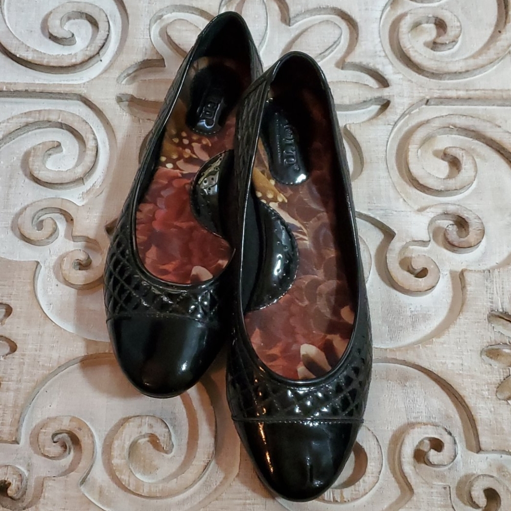 Classy, Comfortable Born Black Flats. SIZE 8.5